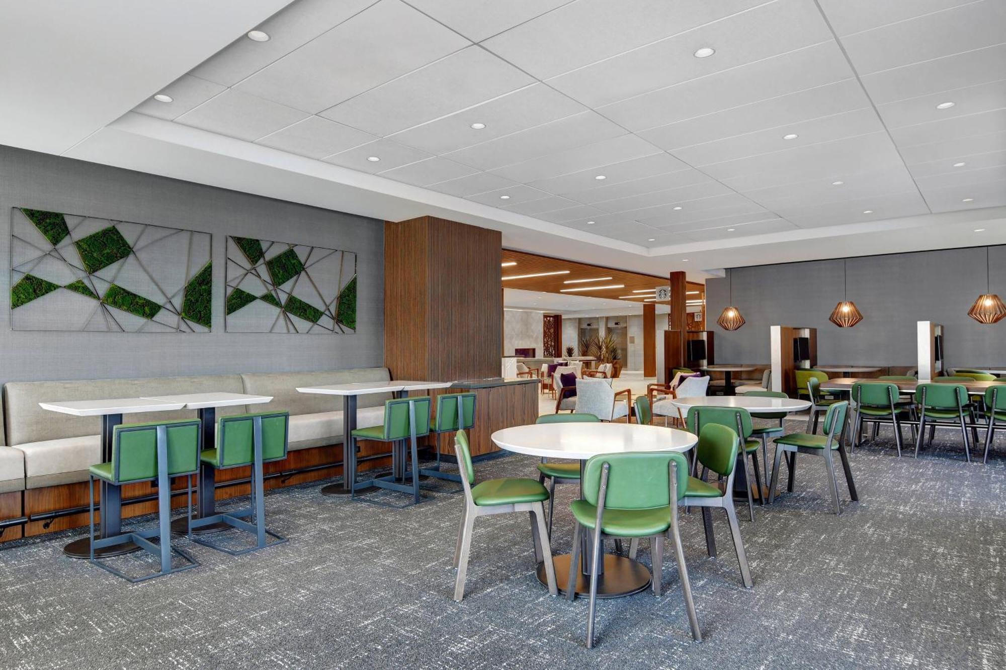 Courtyard By Marriott Manhattan Aggieville Extérieur photo