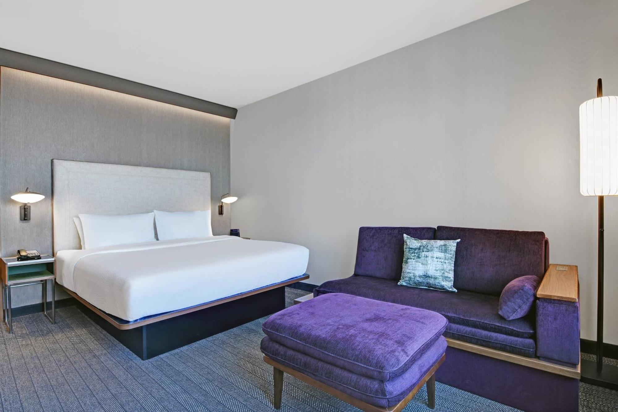 Courtyard By Marriott Manhattan Aggieville Extérieur photo