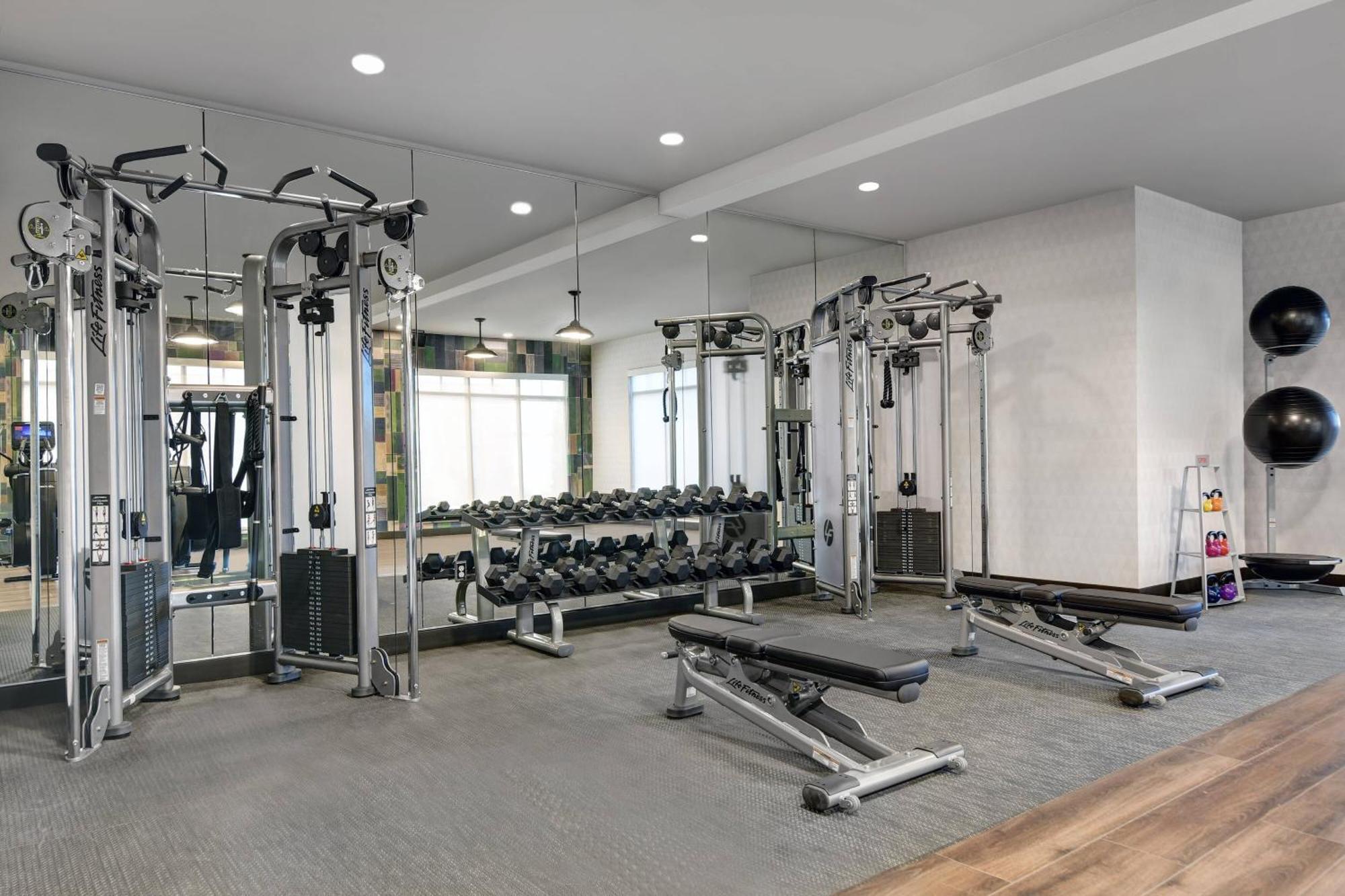 Courtyard By Marriott Manhattan Aggieville Extérieur photo