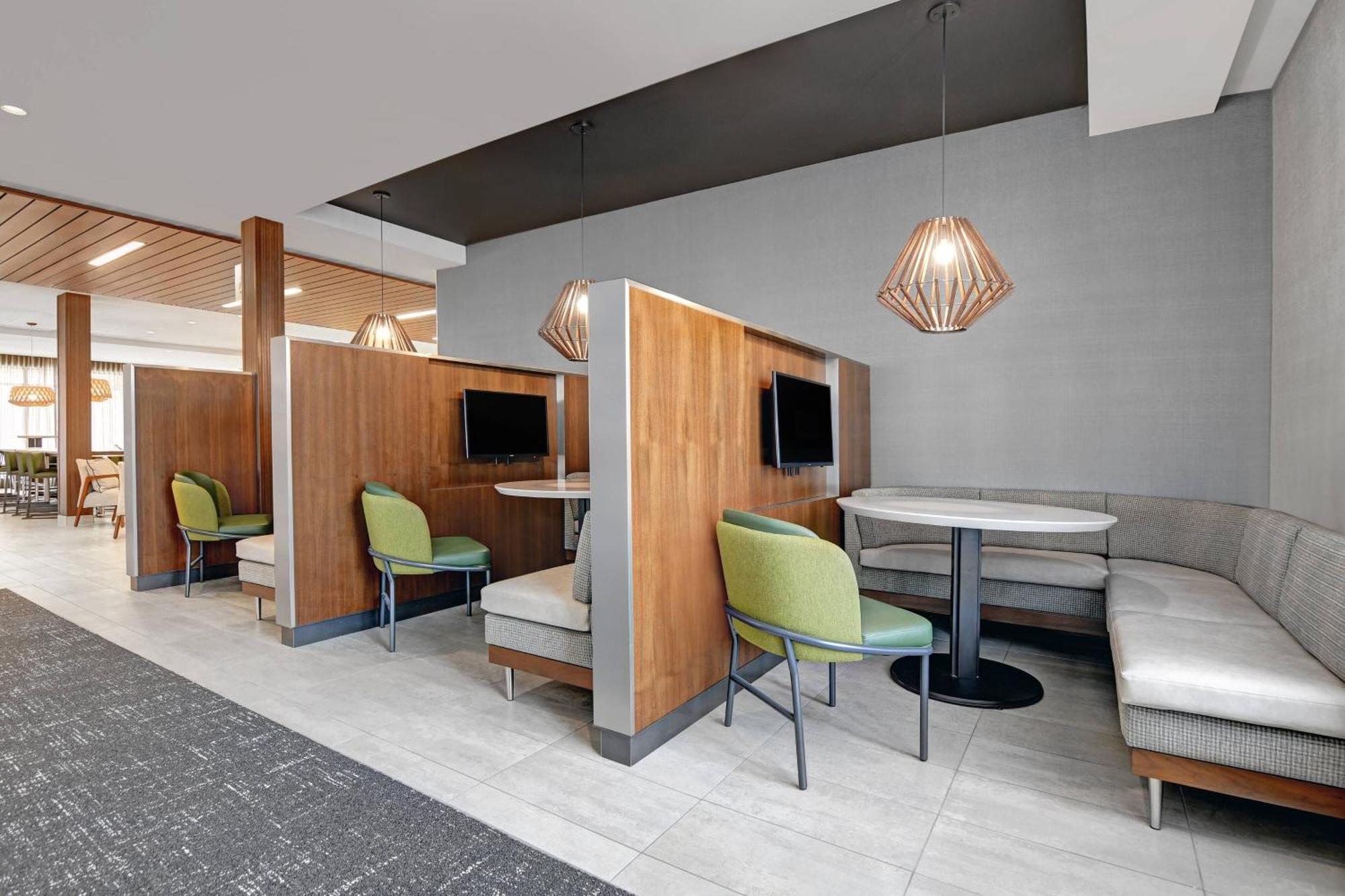 Courtyard By Marriott Manhattan Aggieville Extérieur photo