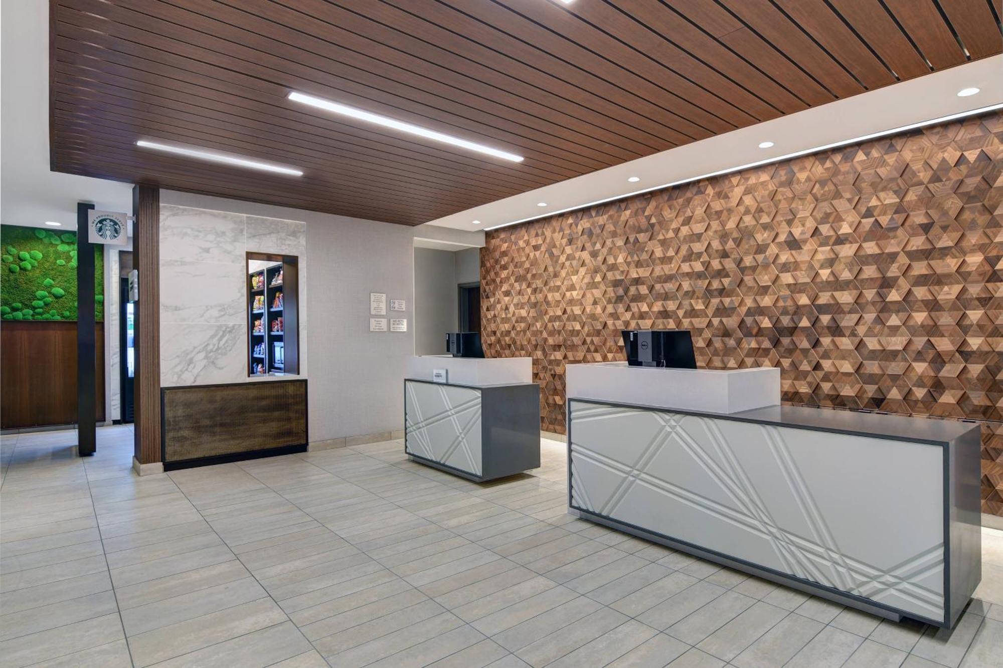Courtyard By Marriott Manhattan Aggieville Extérieur photo