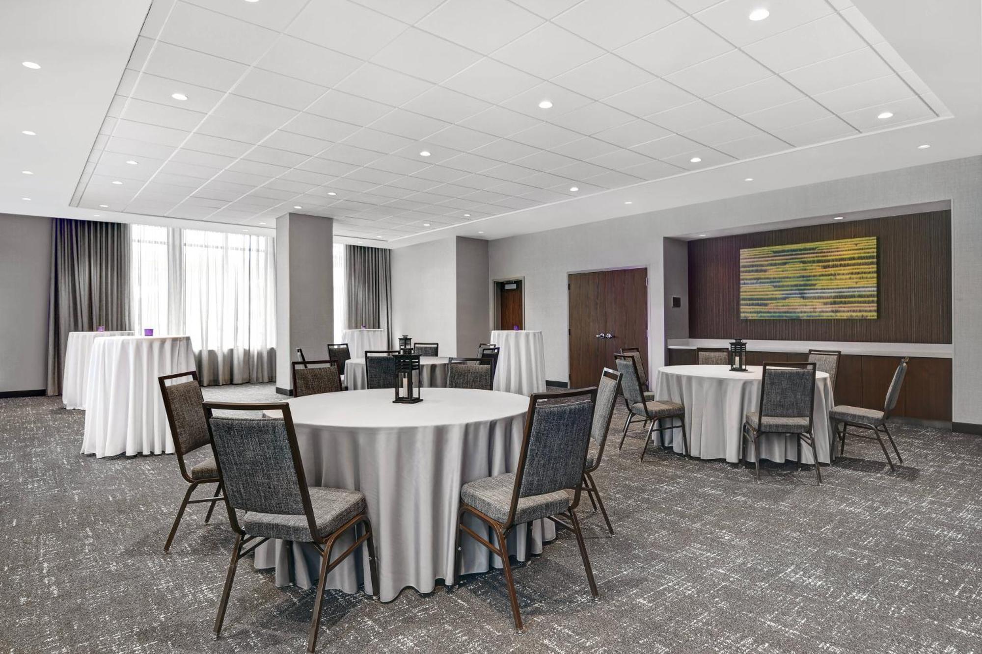 Courtyard By Marriott Manhattan Aggieville Extérieur photo