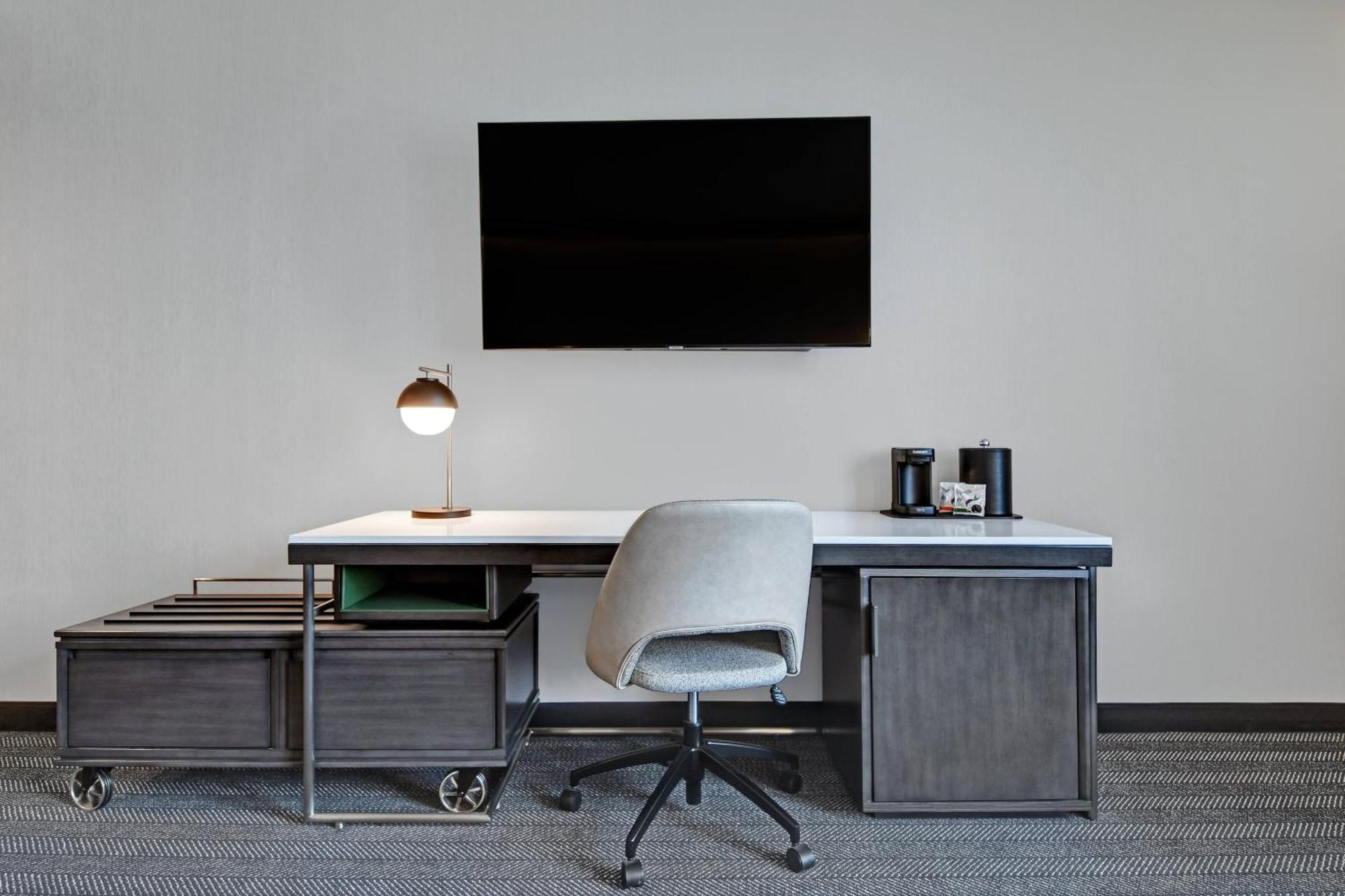 Courtyard By Marriott Manhattan Aggieville Extérieur photo