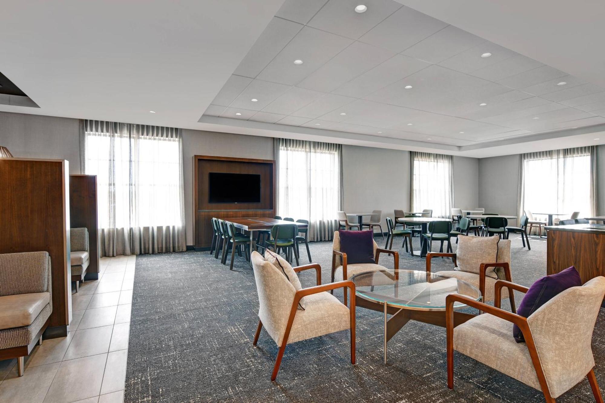 Courtyard By Marriott Manhattan Aggieville Extérieur photo