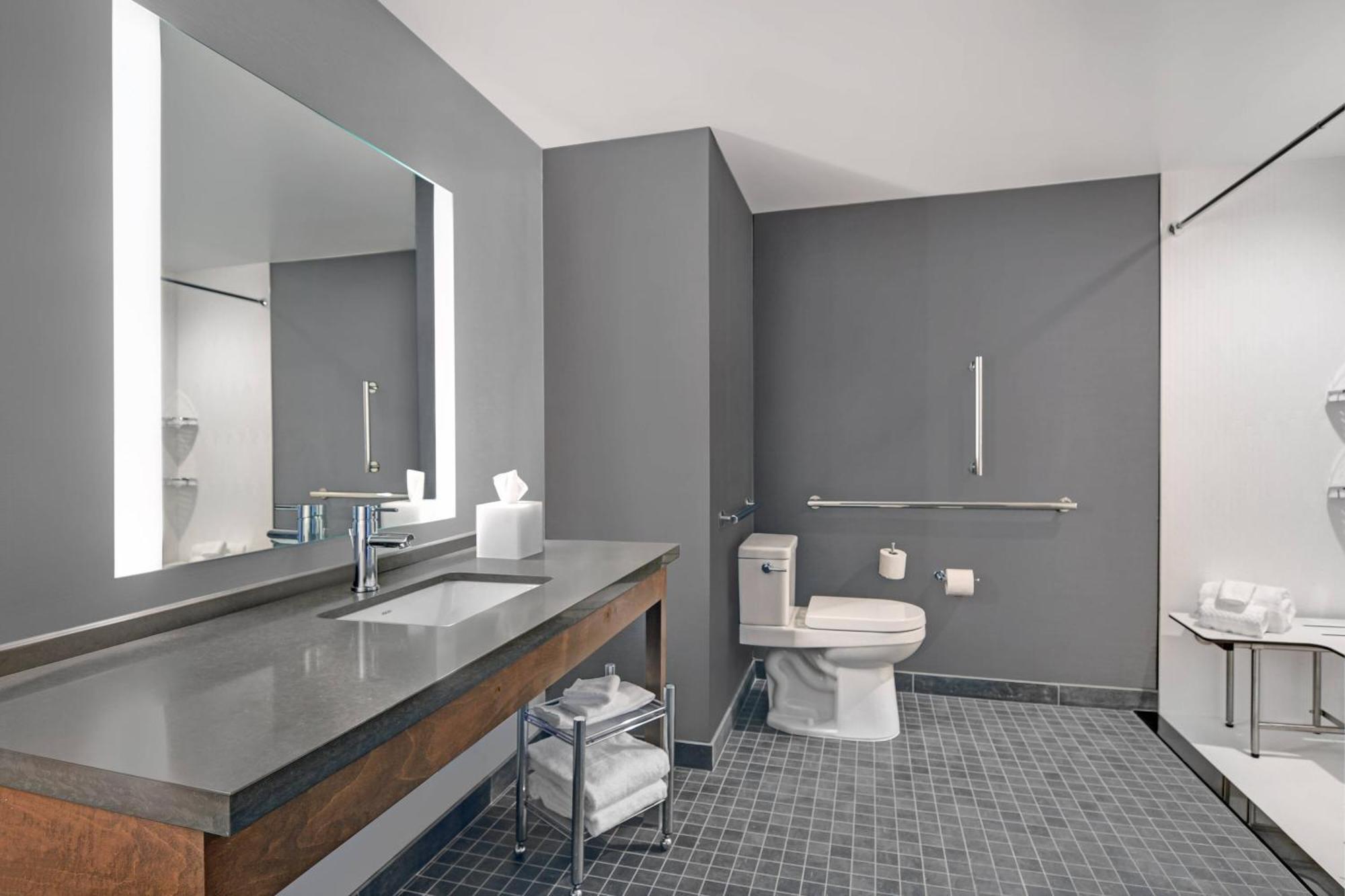 Courtyard By Marriott Manhattan Aggieville Extérieur photo