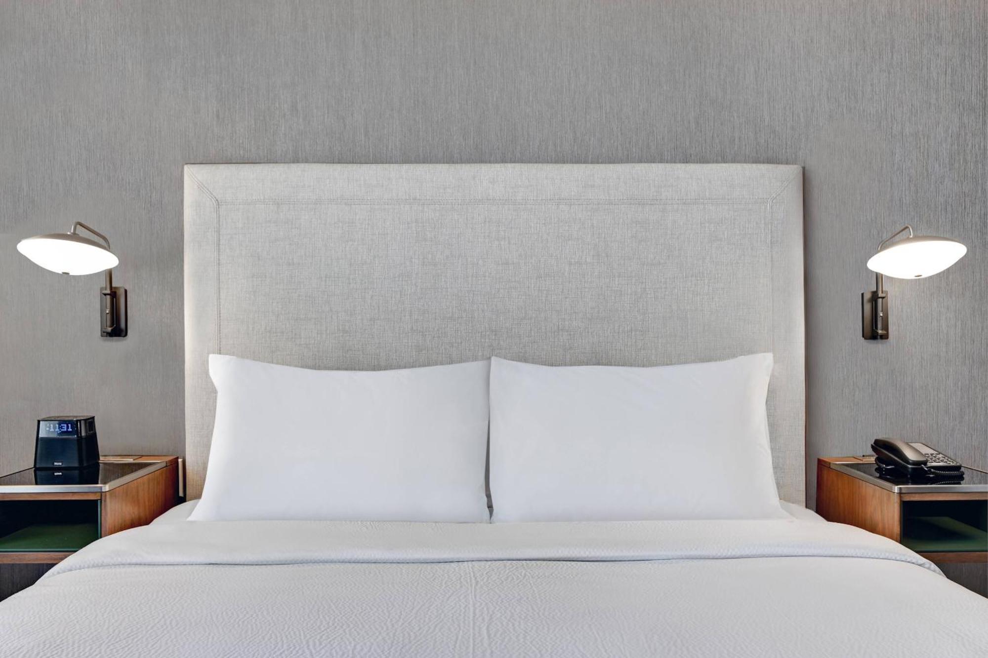 Courtyard By Marriott Manhattan Aggieville Extérieur photo