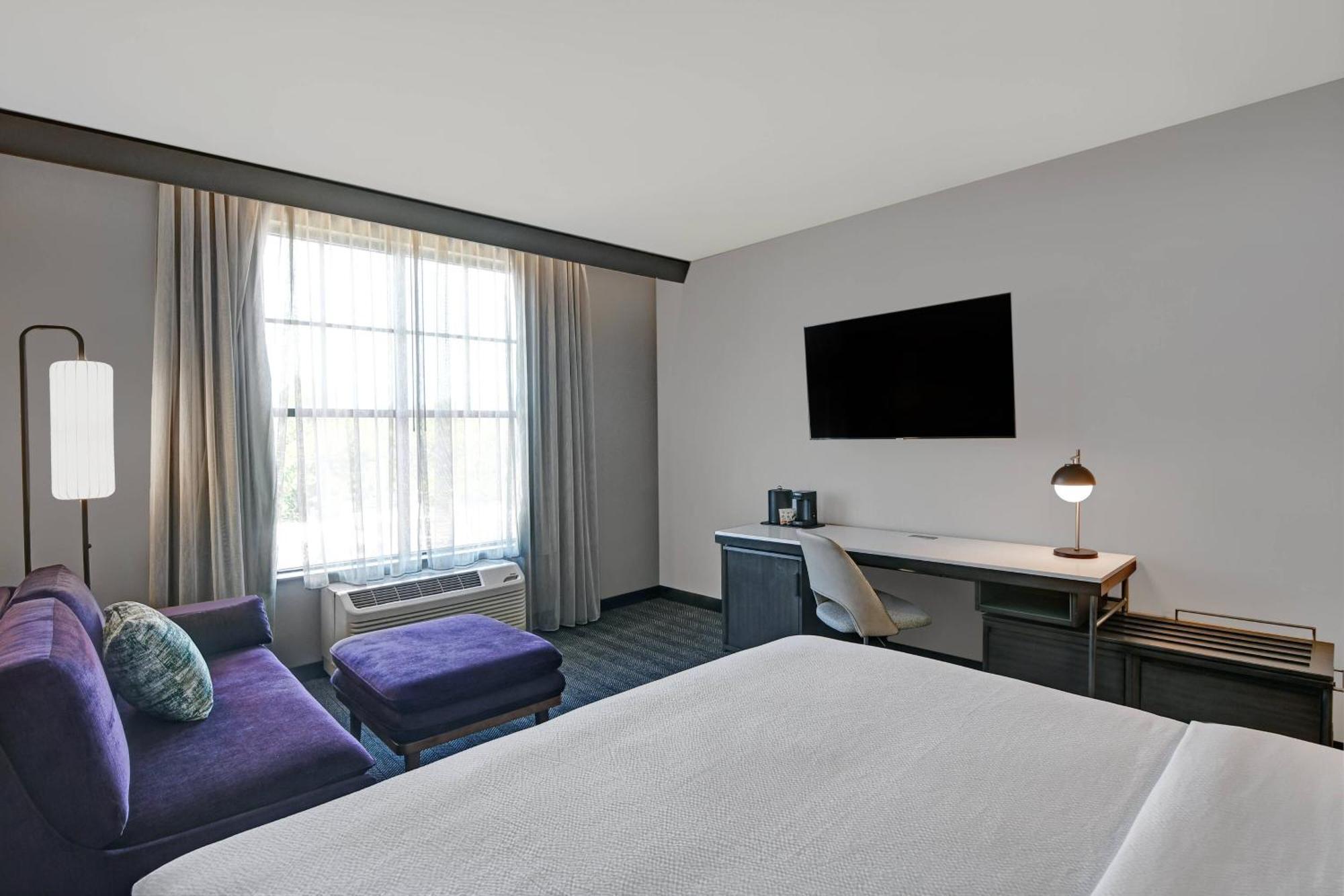 Courtyard By Marriott Manhattan Aggieville Extérieur photo