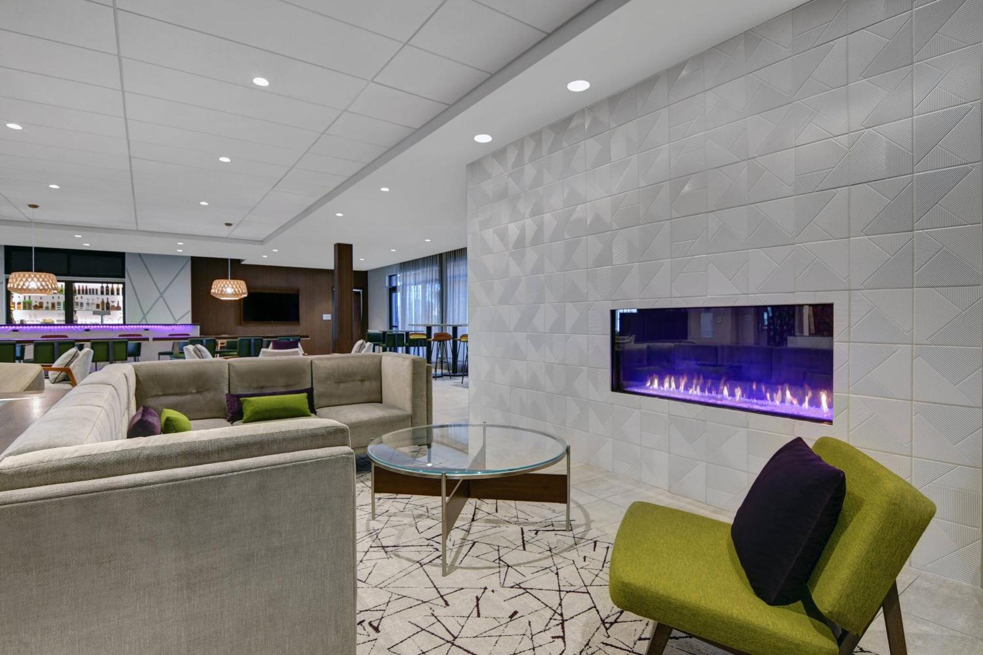 Courtyard By Marriott Manhattan Aggieville Extérieur photo